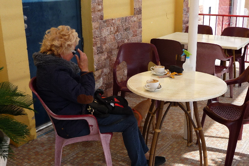 ...auch hier bekommen wir Hunde immer etwas vom Essen ab....