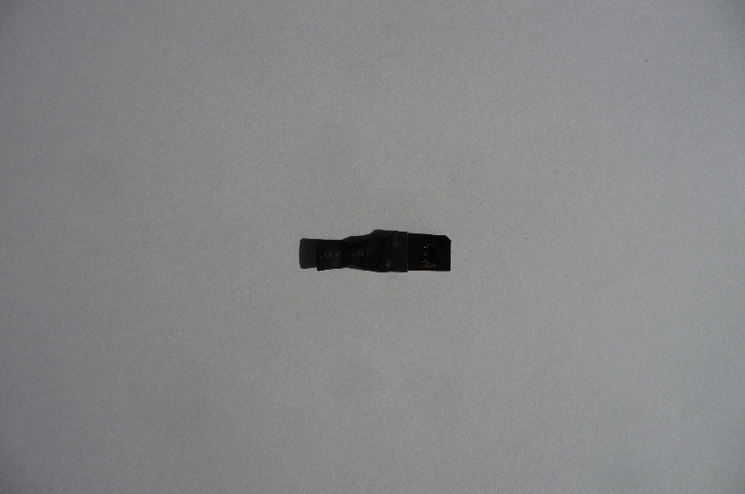 Dies ist der fertige Parallelwiderstand, der in den Stecker am Tankanschluss eingesteckt werden kann.