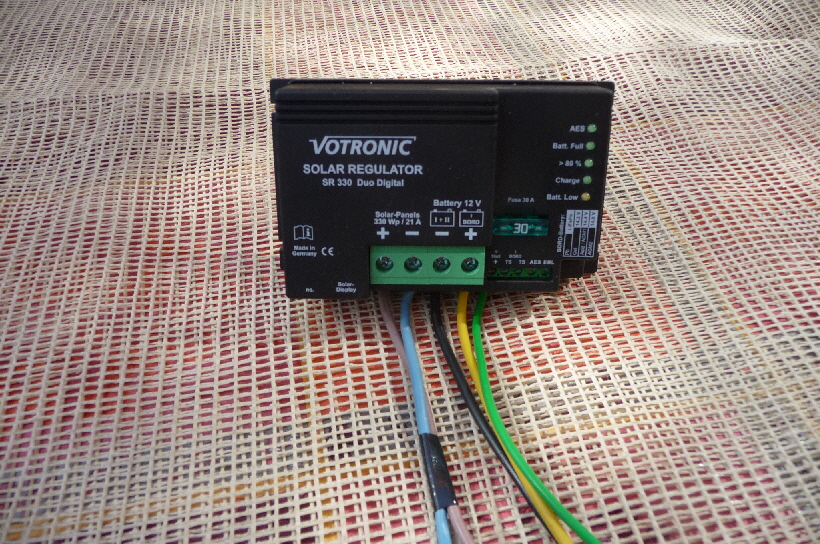 Der neue Solarladeregler, den ich auf LiFePo4 Akkus mit 14,4 V eingestellt habe.