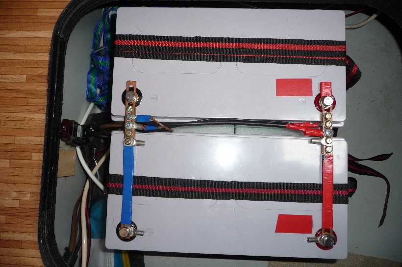 Mit ca. 27 Kg wiegen beide 100Ah LiFePo4's in etwa soviel, wie ein einziger guter 100Ah Bleiakku.