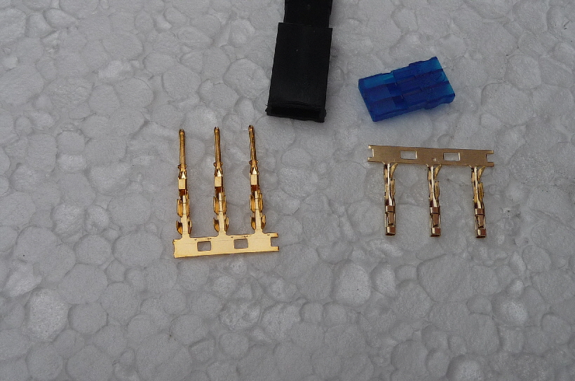 Durch die Steckverbindung kann leicht ein neuer, oder verändeter Parallelwiderstand montiert werden.