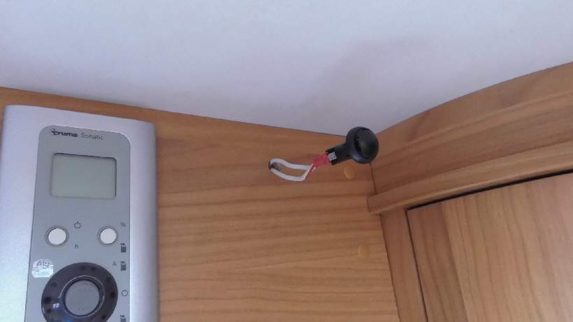 Dieser Fühler soll durch einen Thermostat ersetzt werden.