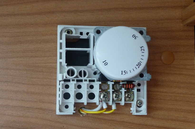 Noch eine Änderung: über einen Umschalter kann wieder auf den Fühler geschaltet werden.